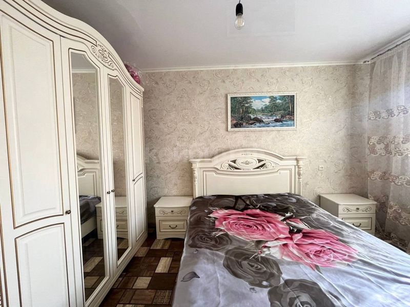 2к Серова — миниатюра 1