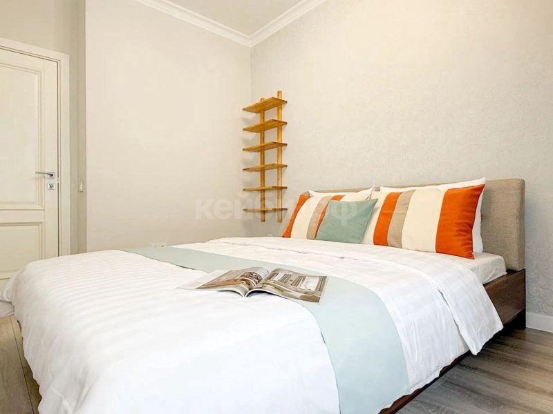 евро-трехкомнатная на Серова
