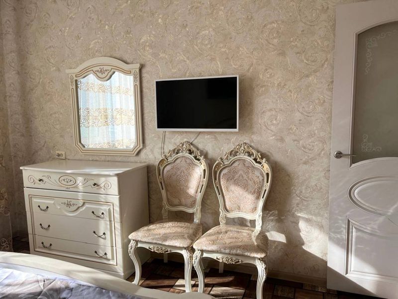 2к Серова — миниатюра 4